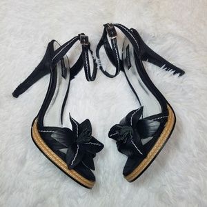White House Black Market Pisa heels Sz. 9.5